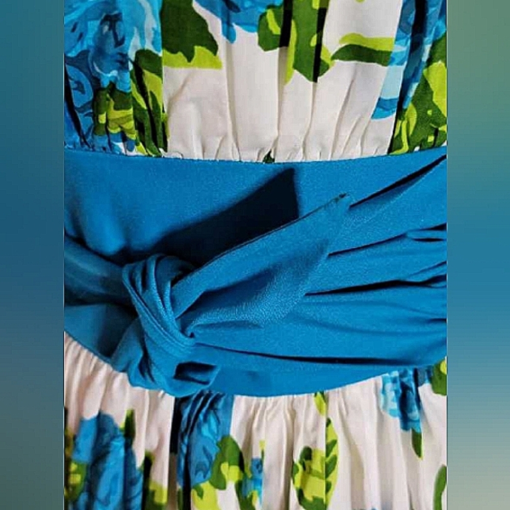 BETSEY JOHNSON Women's White / Blue Floral Strapless Fit & Flare Dress. Size 6 - Picture 6 of 8